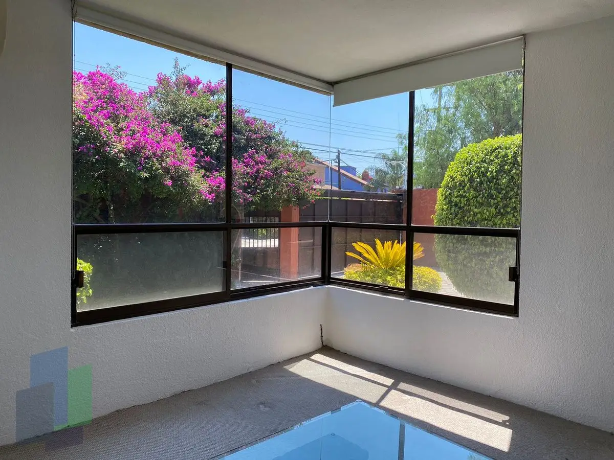 Casa en venta en Jurica de un nivel con amplio jardín. — foto 4