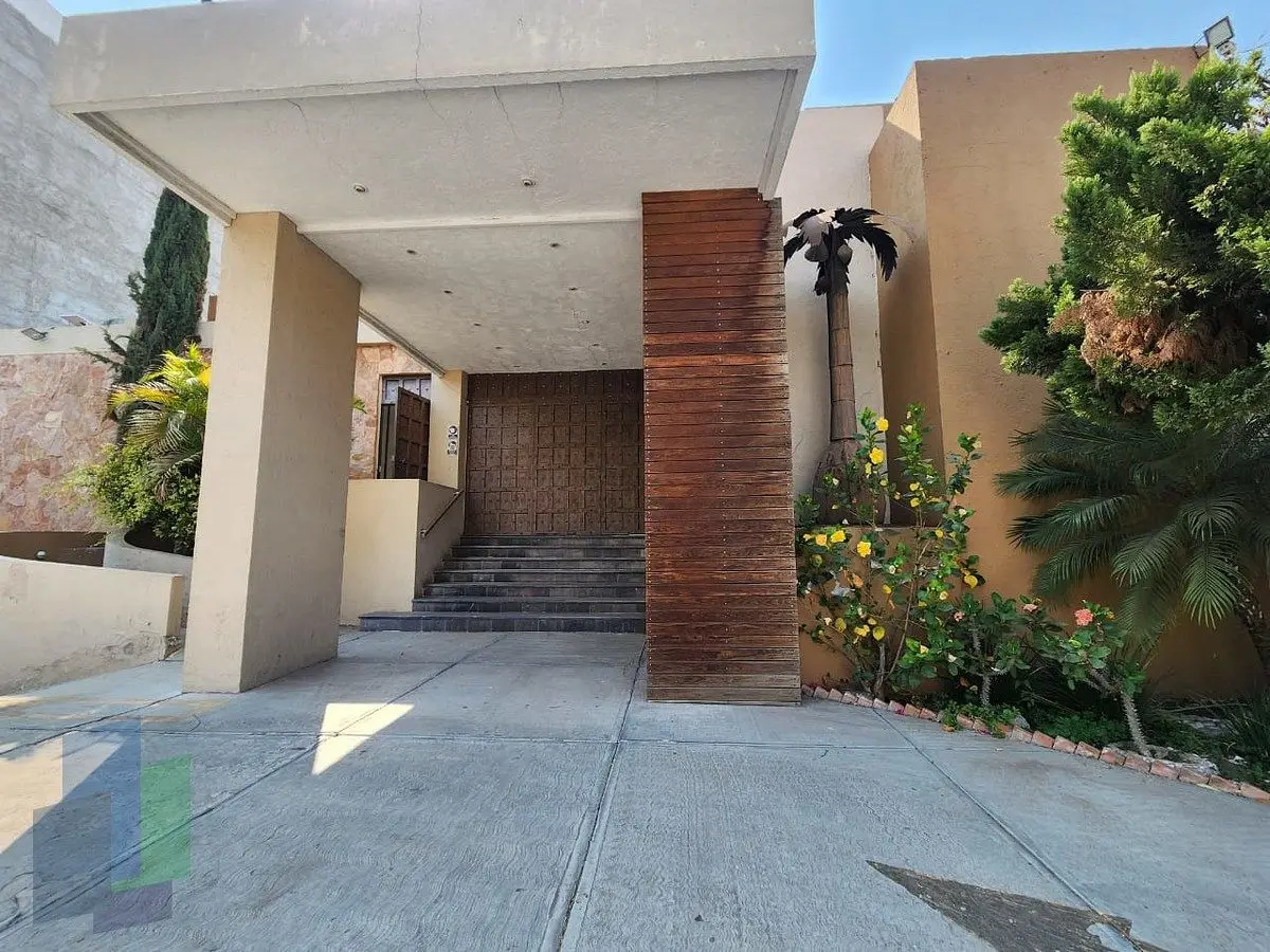 Local comercial en renta sobre Av. Constituyentes — foto 4