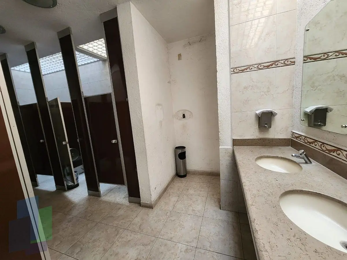 Local comercial en renta sobre Av. Constituyentes — foto 6