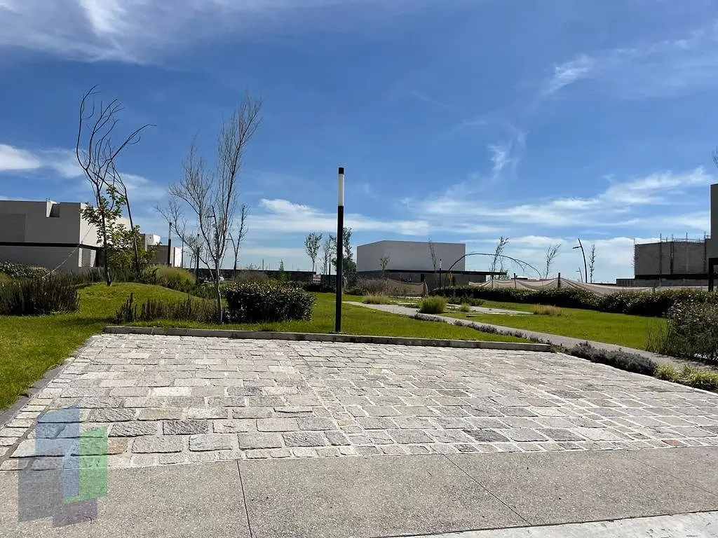 Terreno en Venta en Lomas de Campanario en esquina dentro de privada,. — foto 2