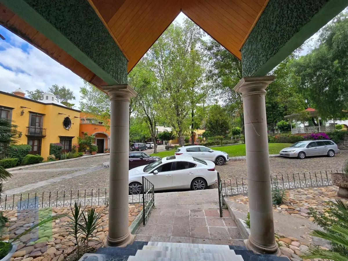 Casa en venta en San Miguel de Allende con 3 niveles,. — foto 3