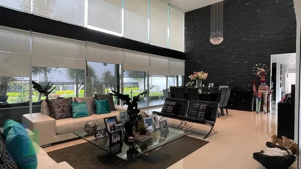 VENTA | Casa con 4 habitaciones, excelente ubicación en Cumbres del Lago — foto 2