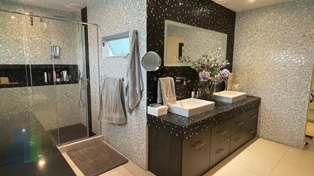 VENTA | Casa con 4 habitaciones, excelente ubicación en Cumbres del Lago — foto 3