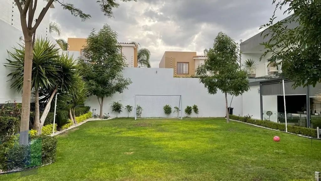 VENTA | Casa con 4 habitaciones, excelente ubicación en Cumbres del Lago — foto 4