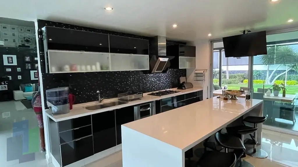 VENTA | Casa con 4 habitaciones, excelente ubicación en Cumbres del Lago — foto 6