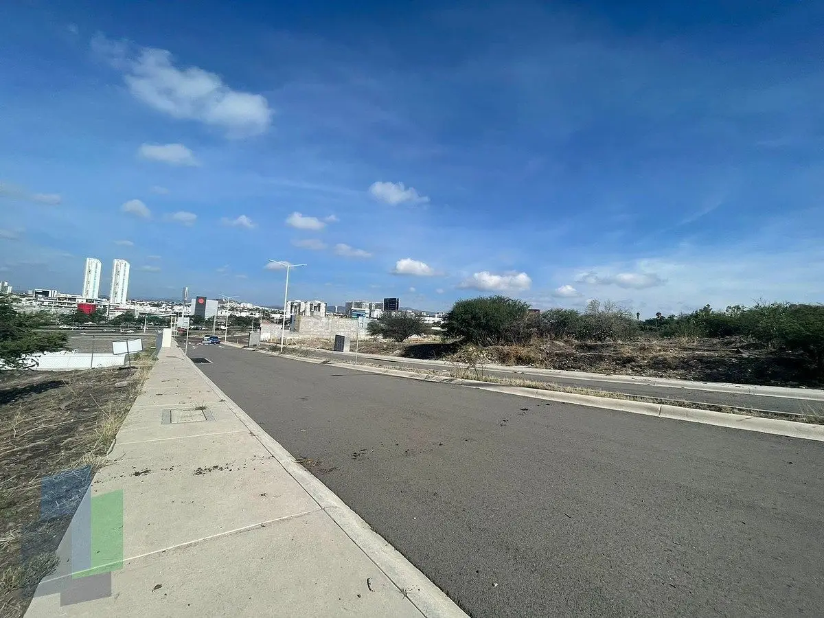 Terreno en venta con uso de suelo comercial y de servicios con doble frente. — foto 2