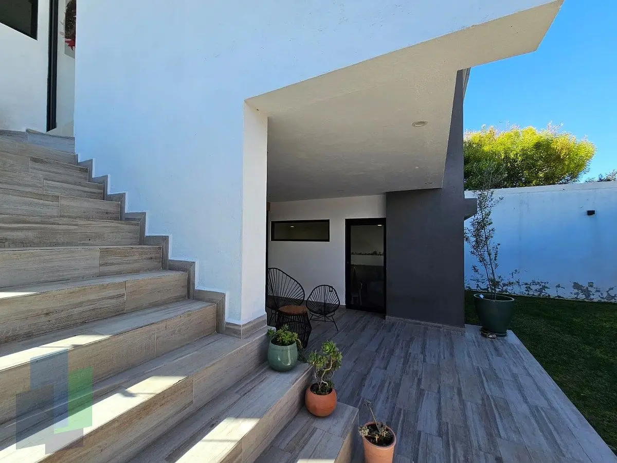Casa en venta / renta en Zibatá, con Roof Garden, sótano y cuarto de servicio — foto 2