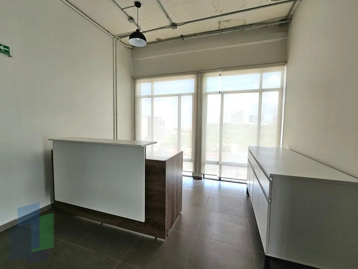 Milenio III | Oficina moderna en VENTA, con mobiliario — foto 3