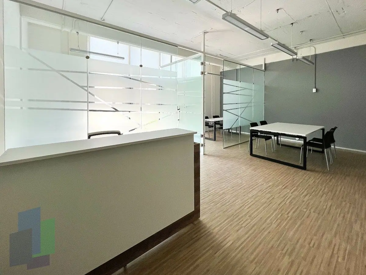 INVERSIONISTAS Oficinas en venta semi amuebladas en Milenio III — foto 3