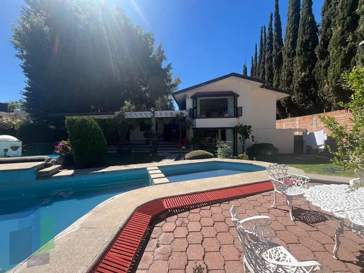 Casa en venta en Jurica con alberca en un nivel. — foto 2