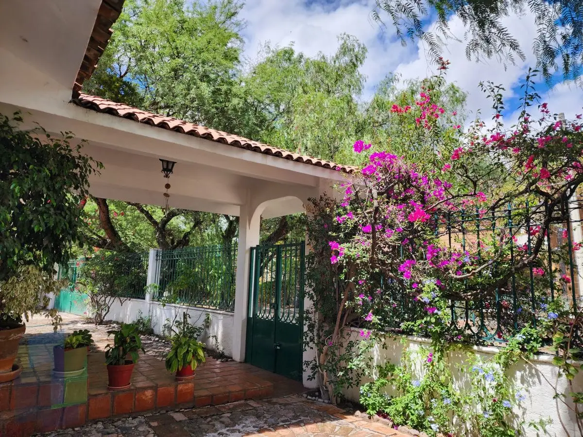 Casa en venta, en Jurica, de un nivel, amplio jardín. — foto 5