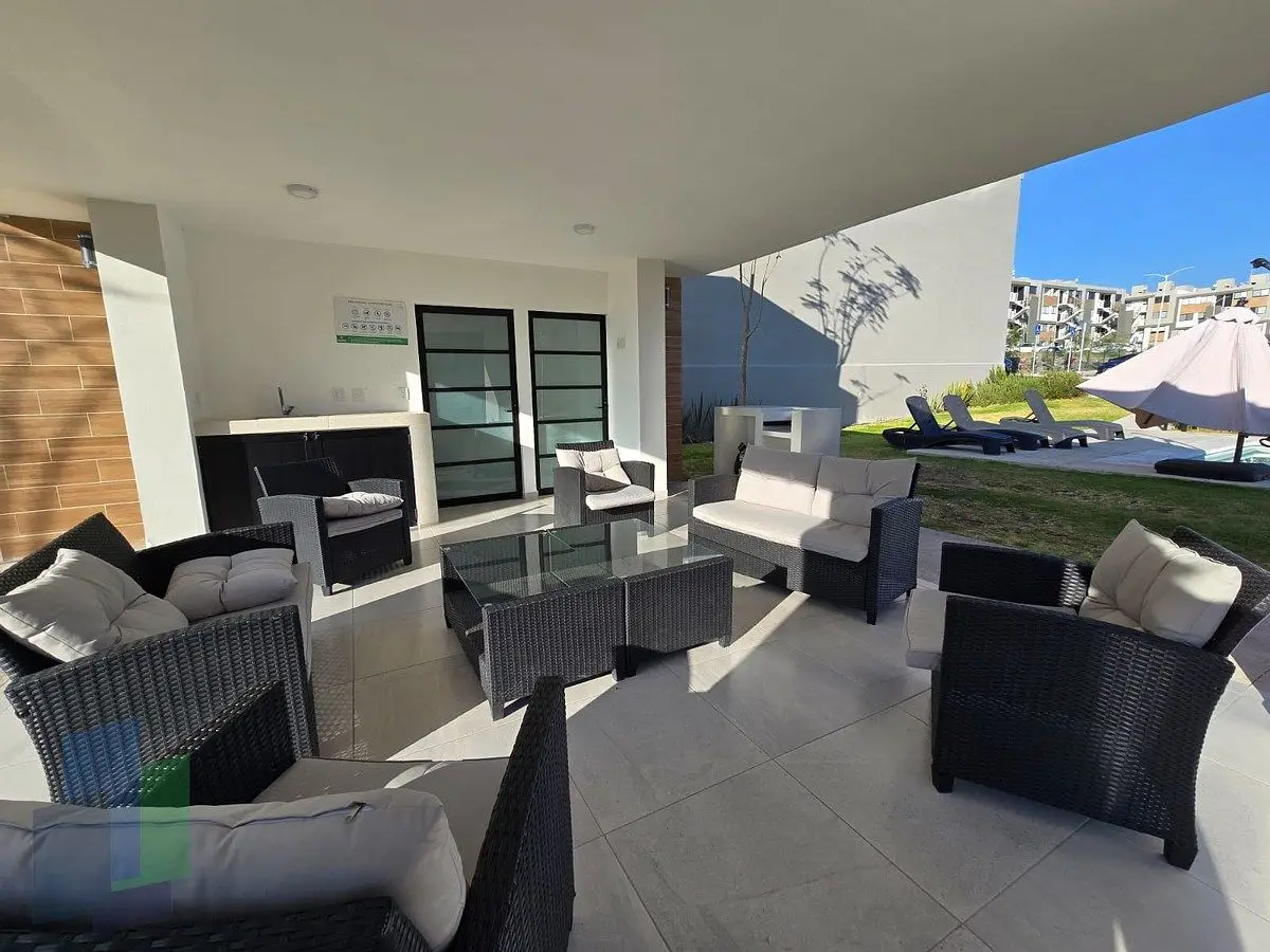 Casa en renta con estudio en planta baja con baño completo. — foto 2