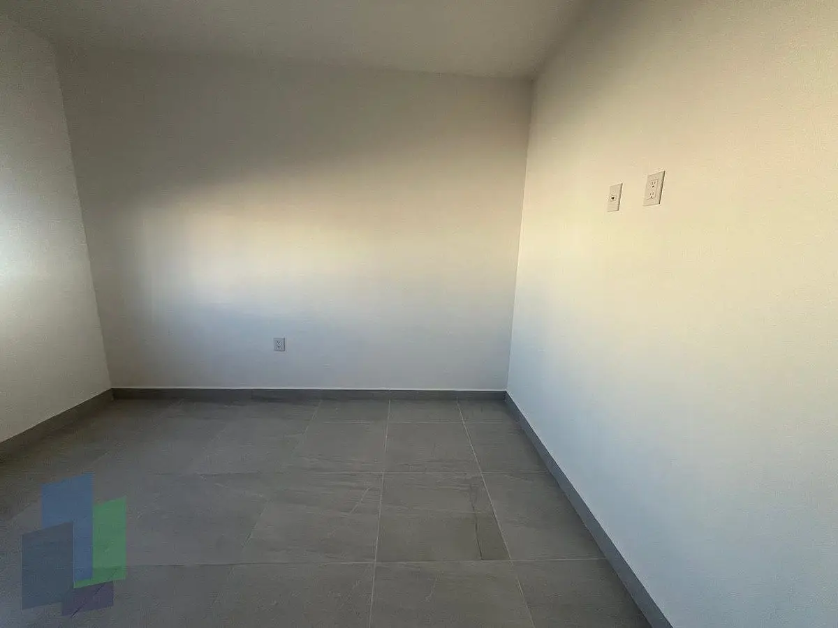 Casa en renta con estudio en planta baja con baño completo. — foto 5
