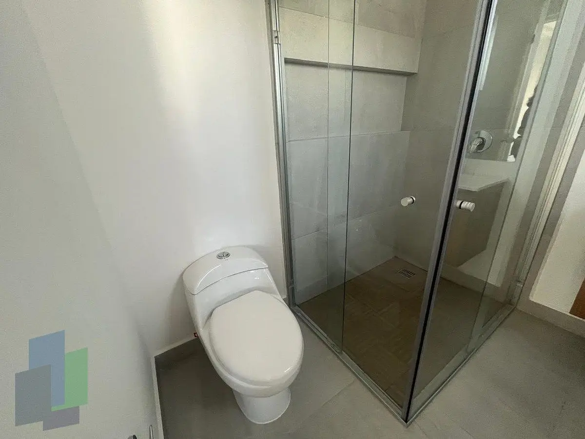 Casa en renta con estudio en planta baja con baño completo. — foto 6