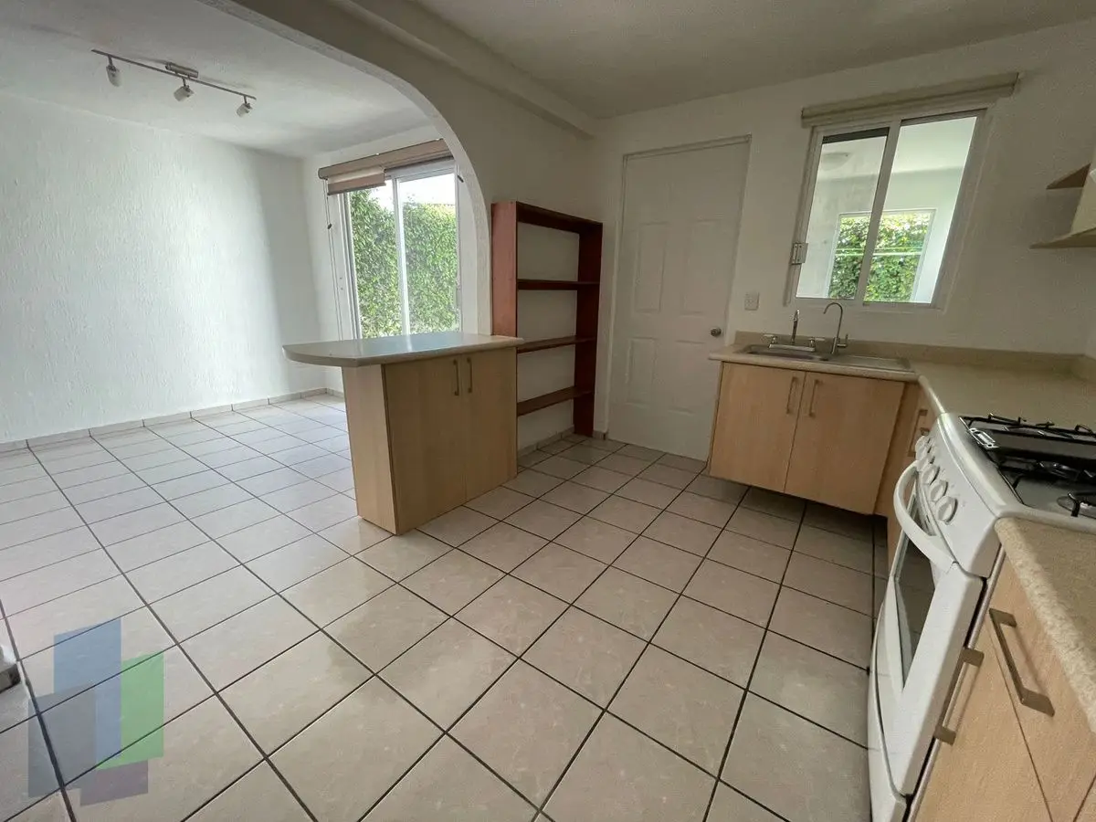 Casa en renta en Palmas, con 3 recámaras, en privada con áreas verdes — foto 2