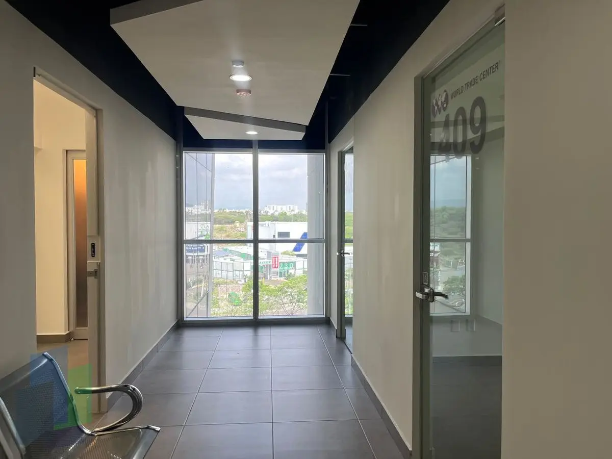Juriquilla, renta de oficina en WTC con opción a bodega. — foto 4