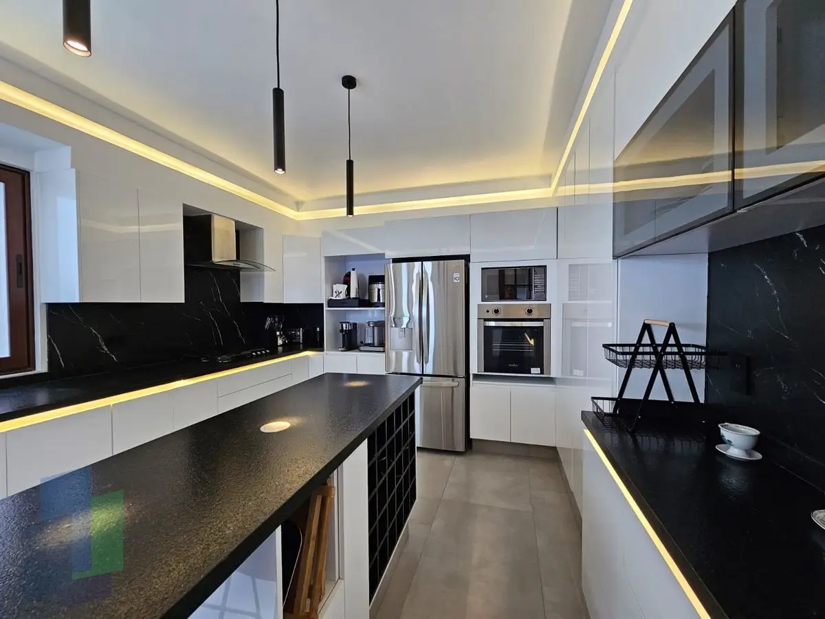 VENTA | Casa moderna, a una cuadra de los Arcos y Blvd Bernardo Quintana — foto 2