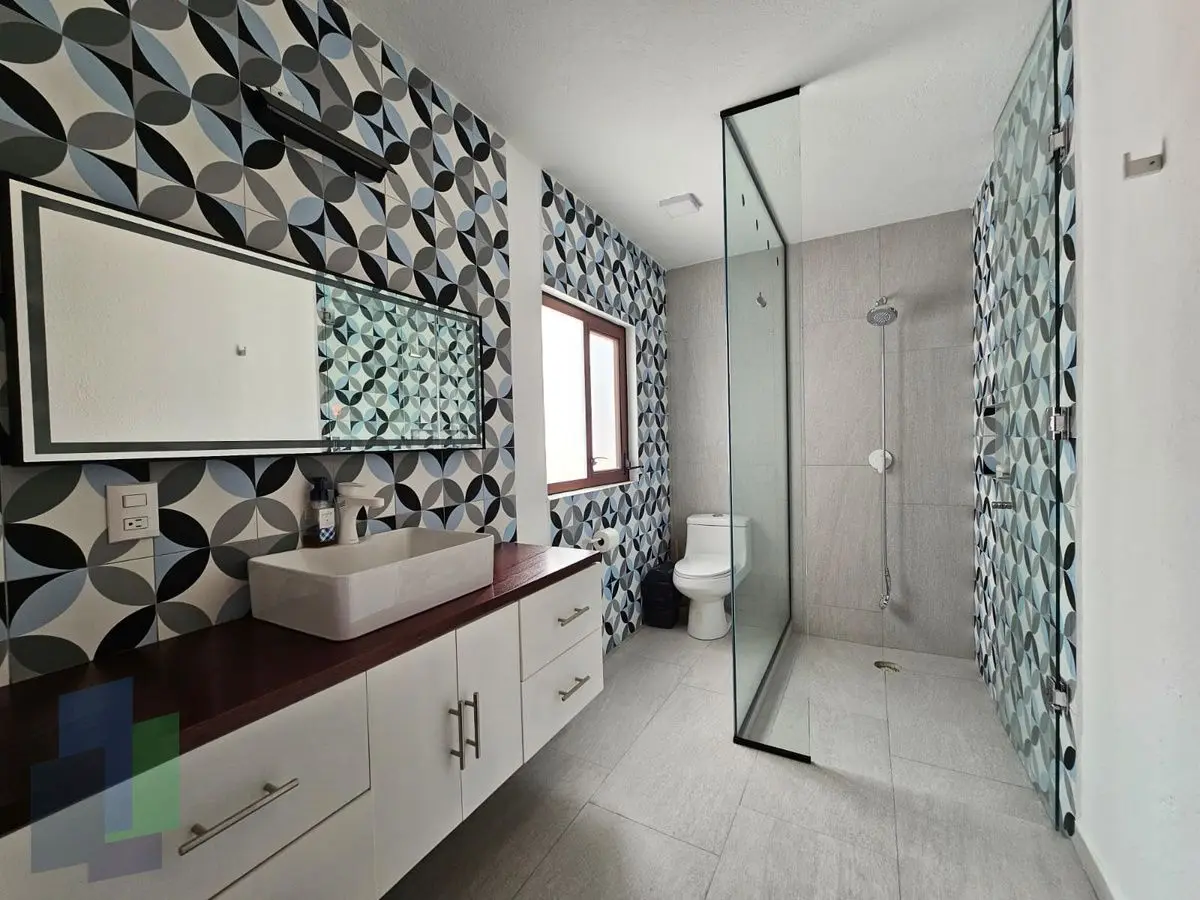 VENTA | Casa moderna, a una cuadra de los Arcos y Blvd Bernardo Quintana — foto 3