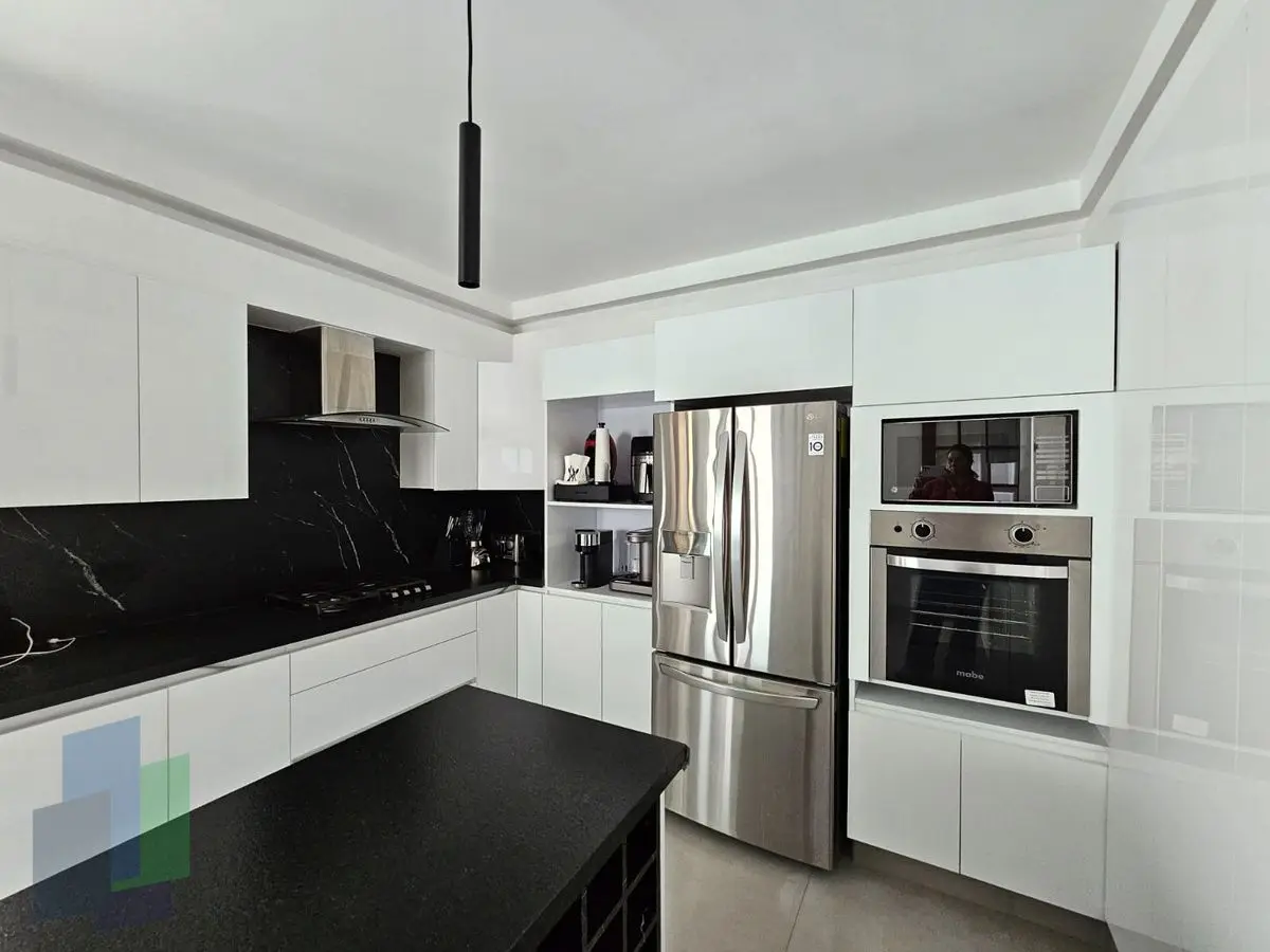VENTA | Casa moderna, a una cuadra de los Arcos y Blvd Bernardo Quintana — foto 4