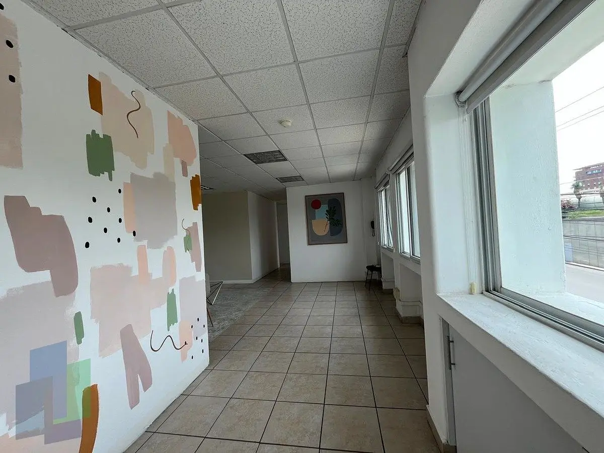 Piso de oficinas en renta con privados y aire acondicionado. — foto 2