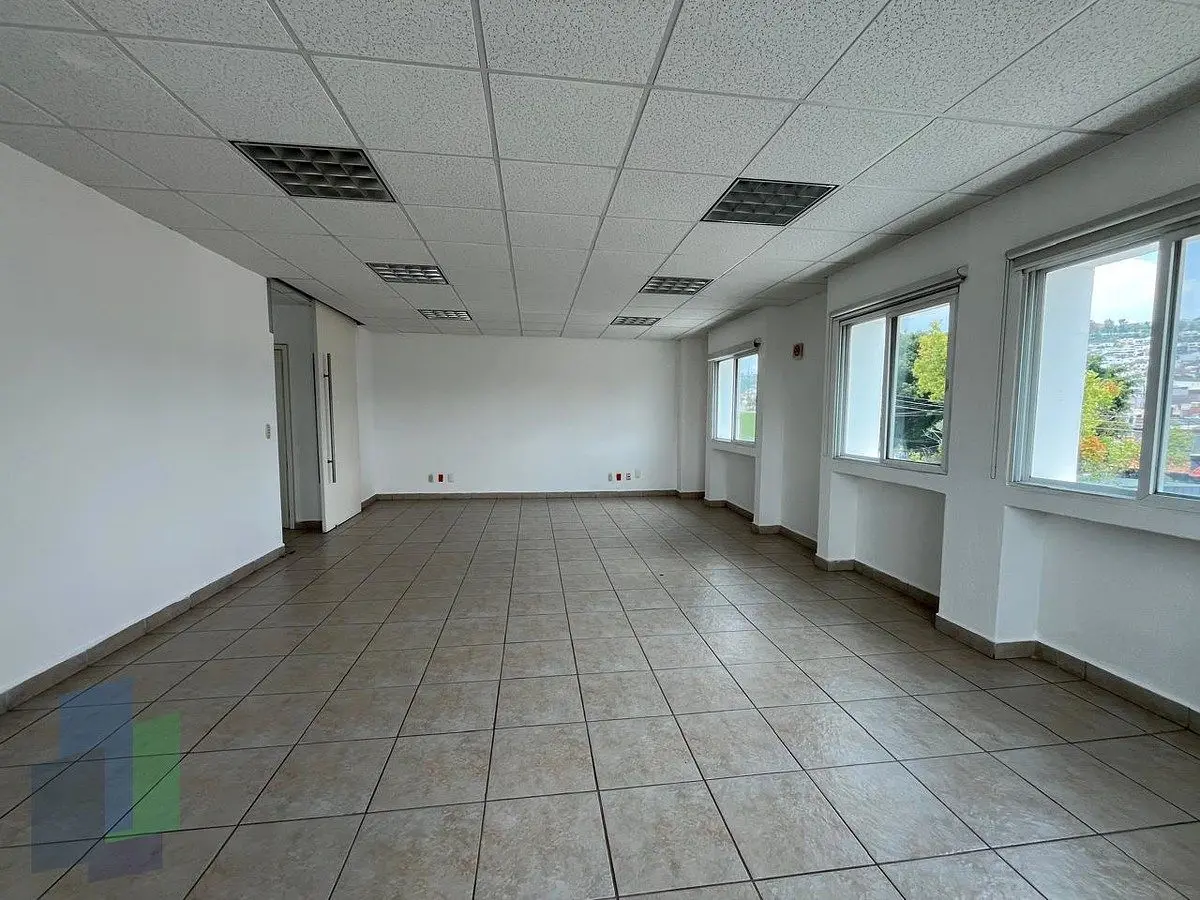 Oficina en renta sobre Bernardo Quintana en 2o piso — foto 2