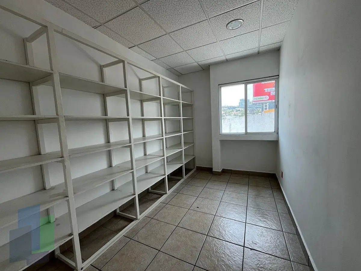 Oficina en renta sobre Bernardo Quintana en 2o piso — foto 3