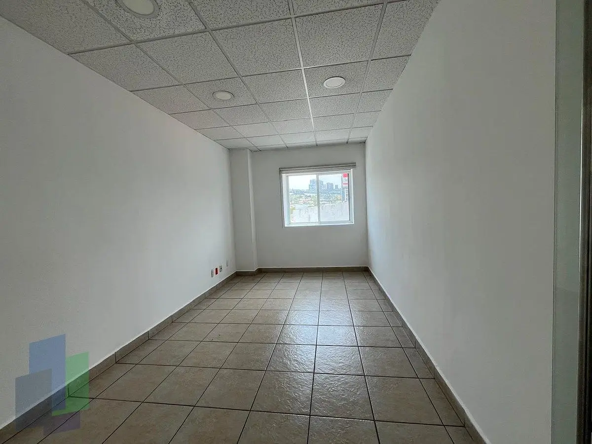 Oficina en renta sobre Bernardo Quintana en 2o piso — foto 5