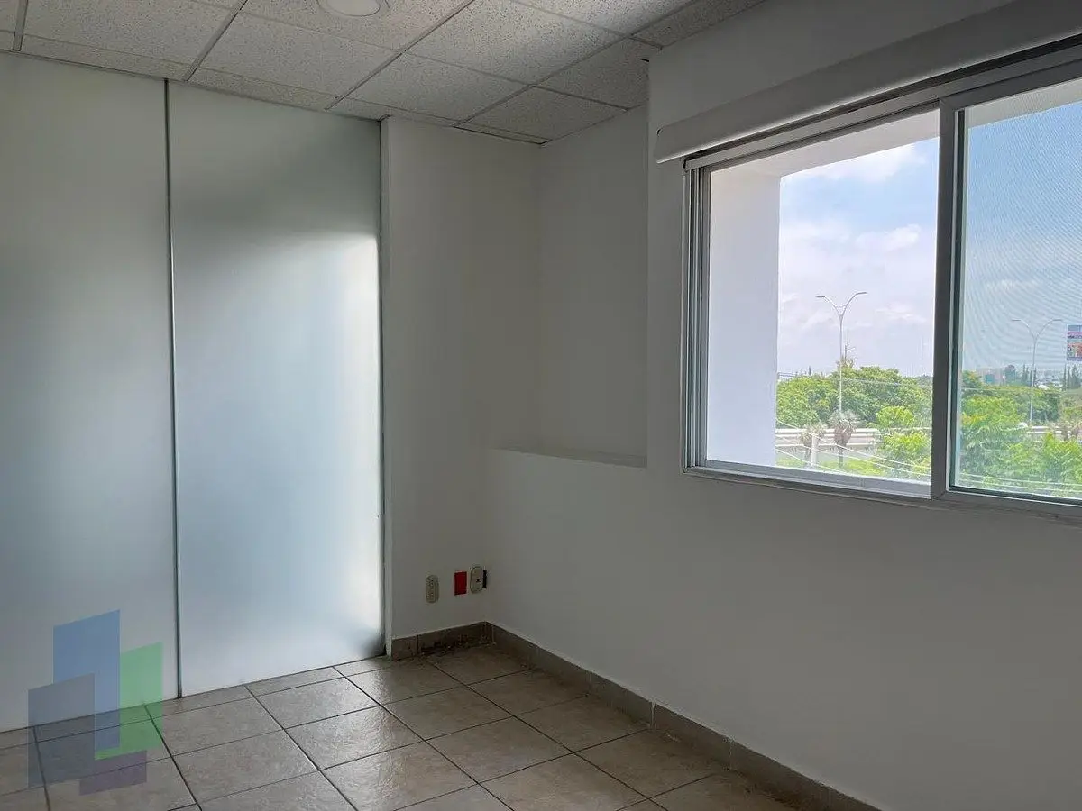 Oficina en renta sobre Bernardo Quintana en 2o piso — foto 6