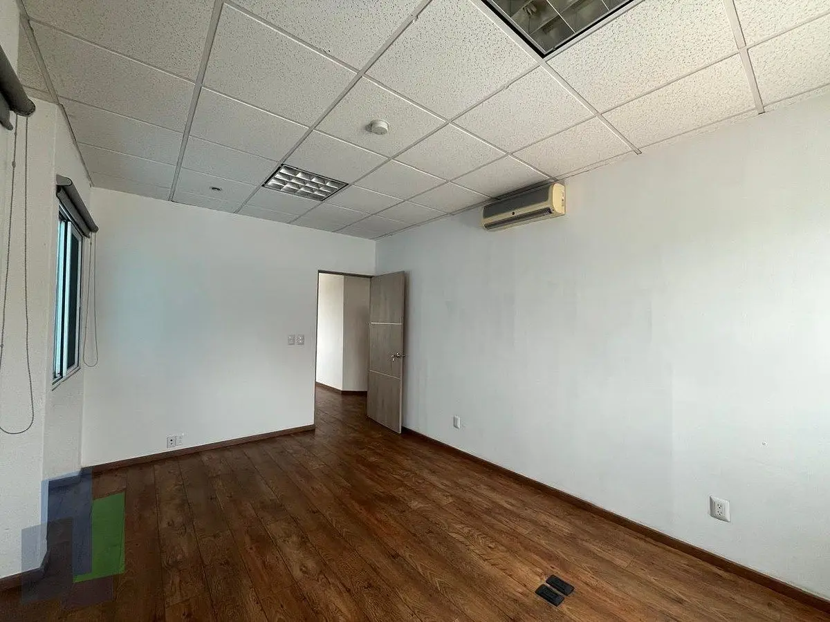 Piso completo, oficinas en renta con estacionamiento techado. — foto 3
