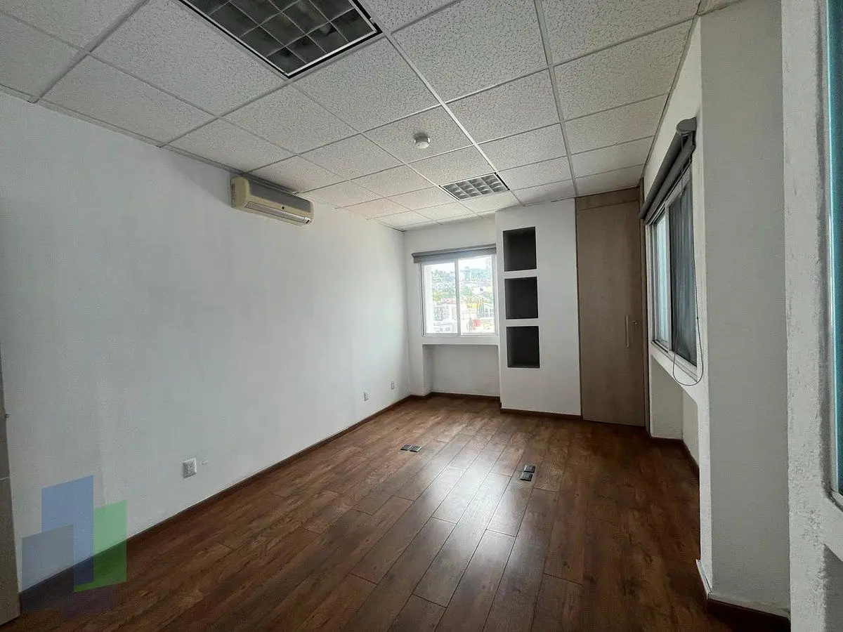 Piso completo, oficinas en renta con estacionamiento techado. — foto 4