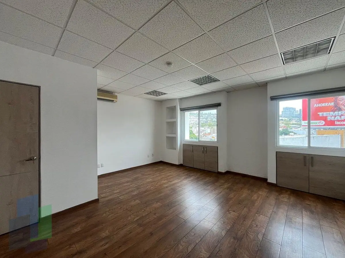 Piso completo, oficinas en renta con estacionamiento techado. — foto 6