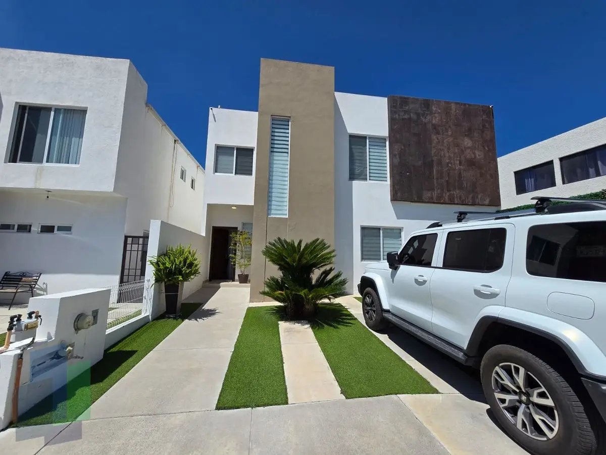 Casa en venta en Santa Fe, Juriquilla, con rec en planta baja — foto 2