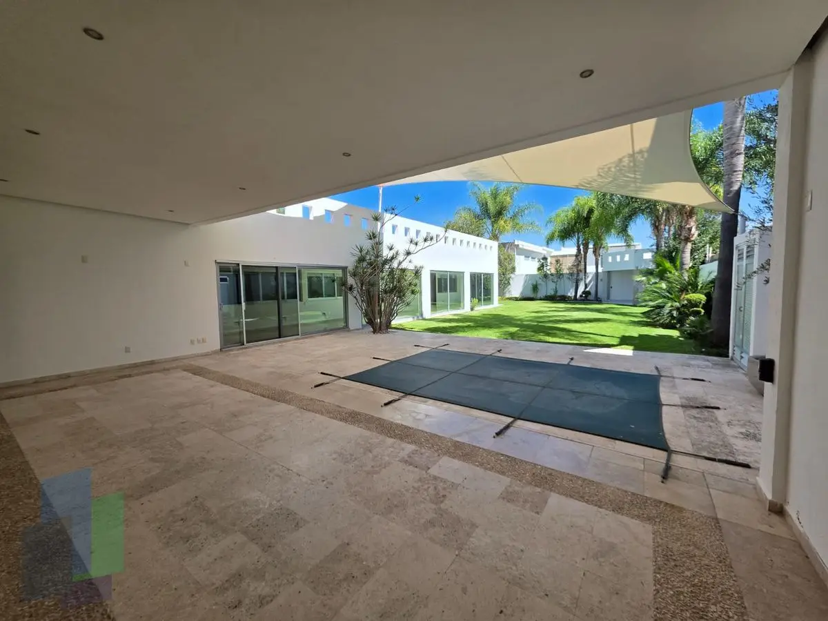 Juriquilla | Casa en VENTA con Gran jardín y Jacuzzi — foto 3