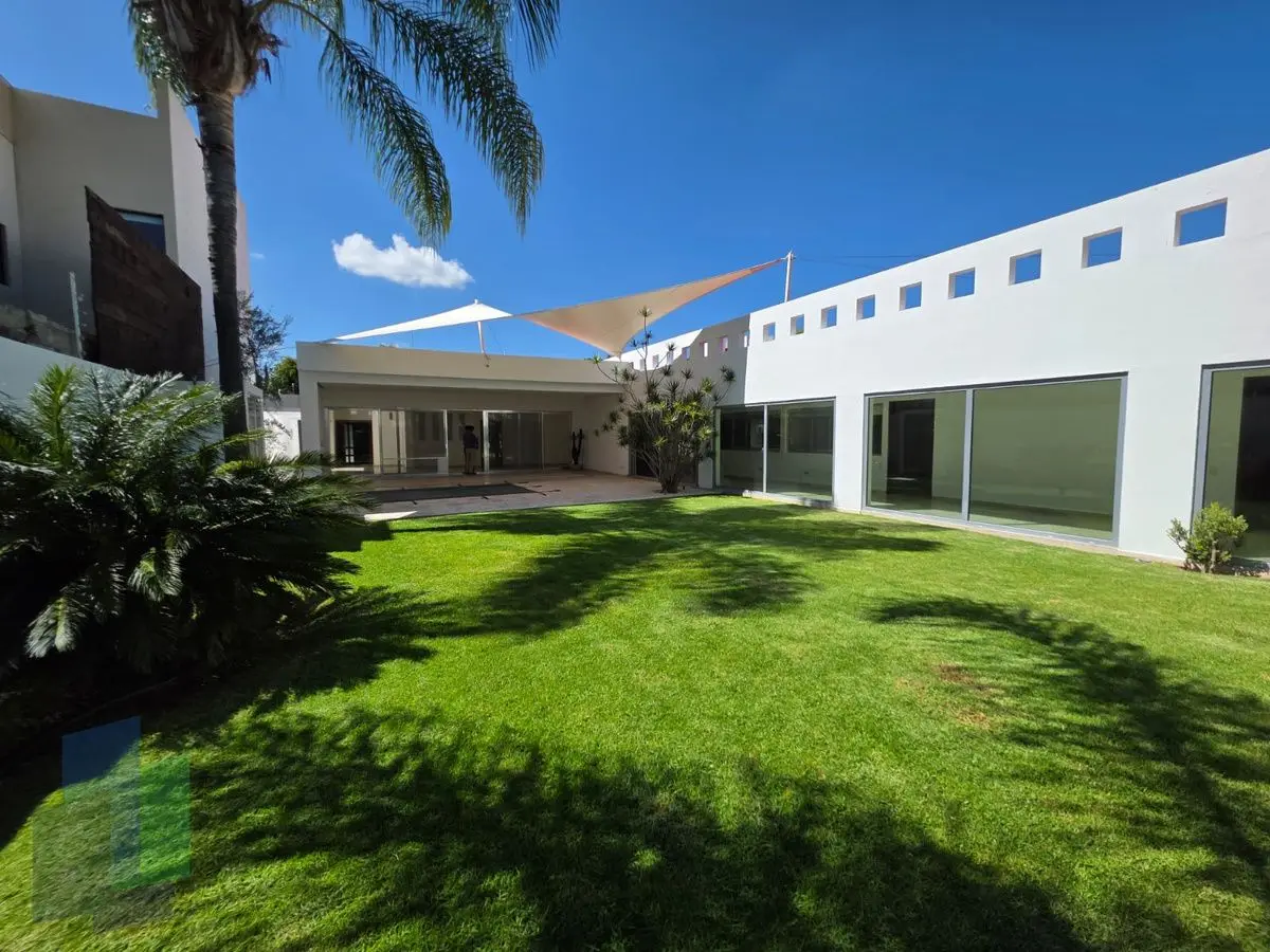 VENTA Casa de una planta con gran jardín y jacuzzi — foto 3