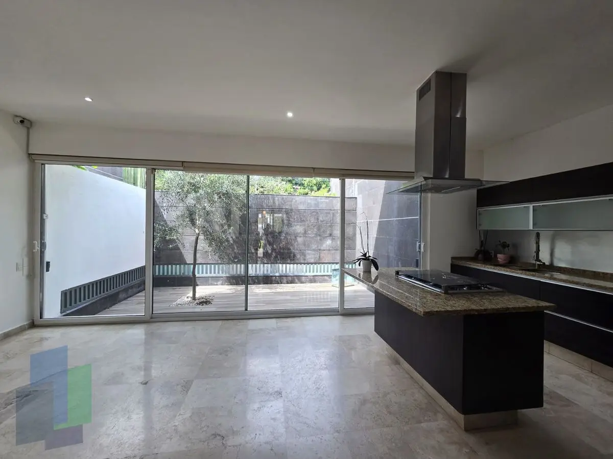 VENTA Casa de una planta con gran jardín y jacuzzi — foto 6