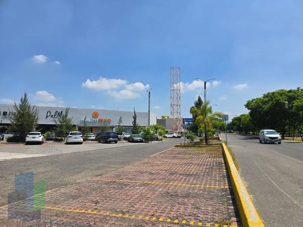 Local comercial en renta Plaza Bajío zona Jurica. — foto 6