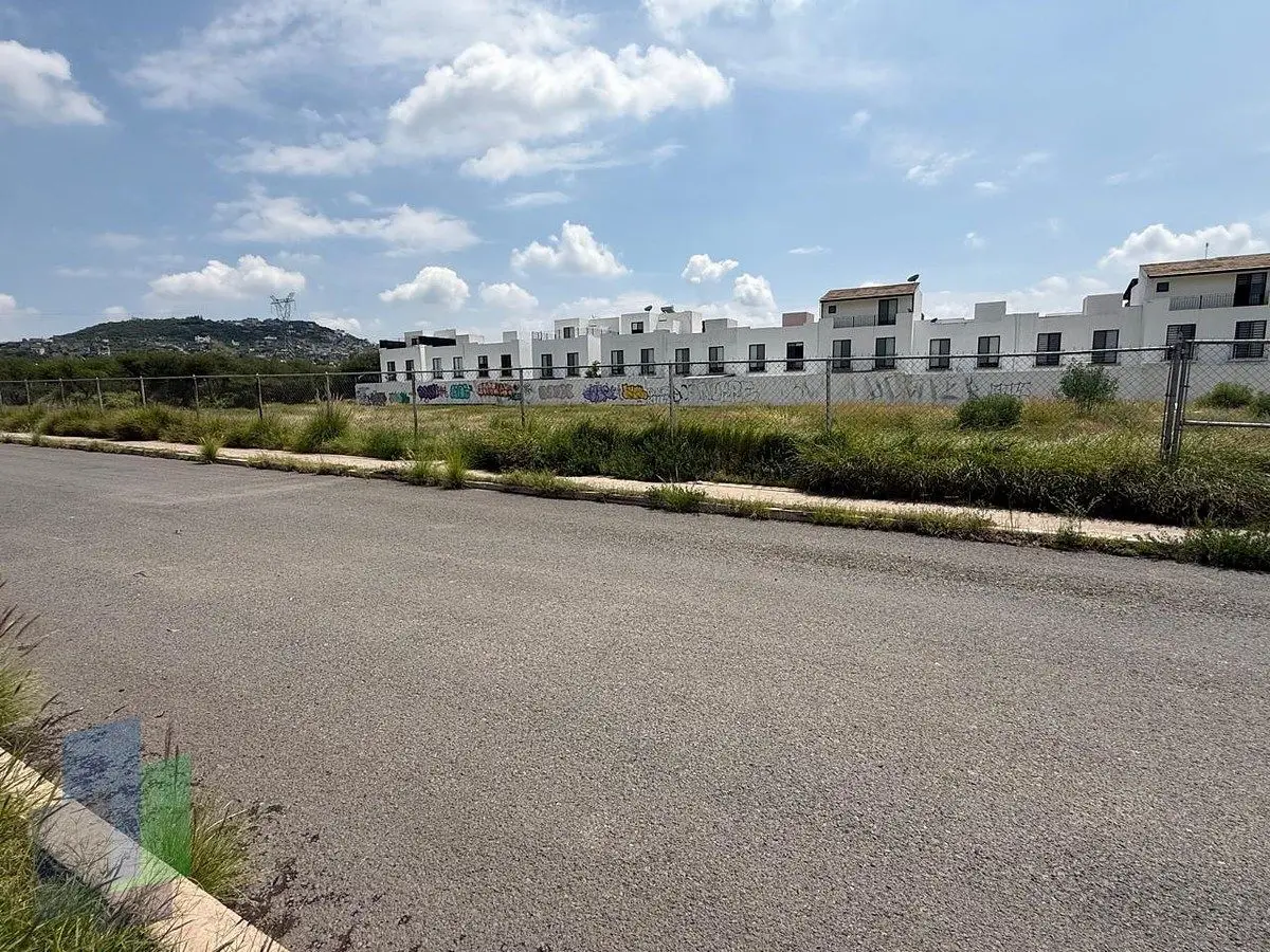 Terreno comercial plano en venta en excelente ubicacion Paseo de la República — foto 2