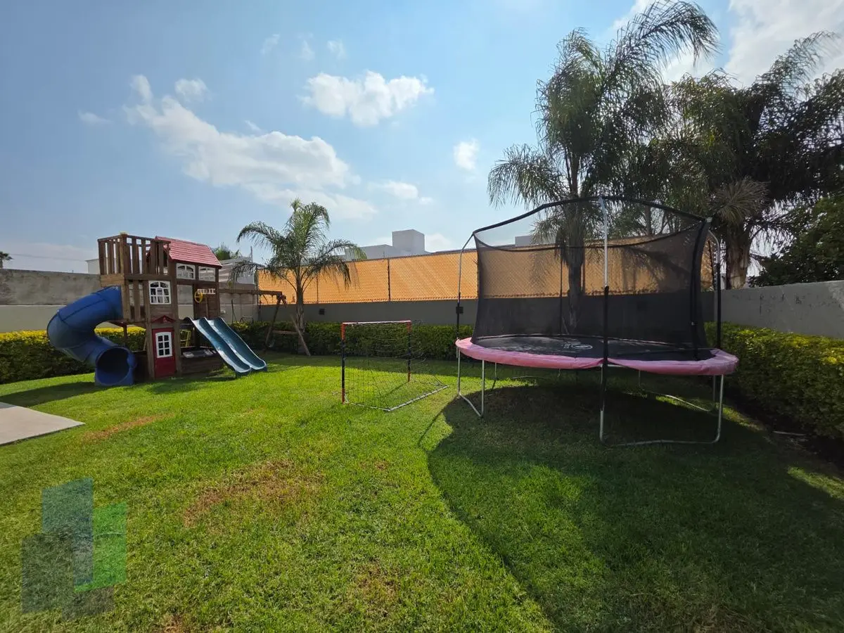 Casa en venta en San Francisco Juriquilla, amplio jardín — foto 2