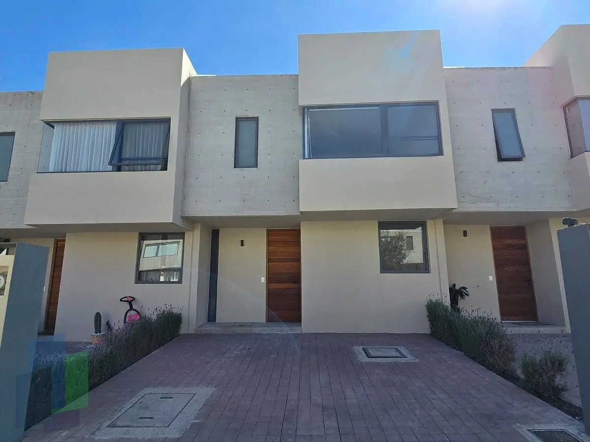 RENTA zona Ziré/Zakia | Casa en condominio con alberca y gym
