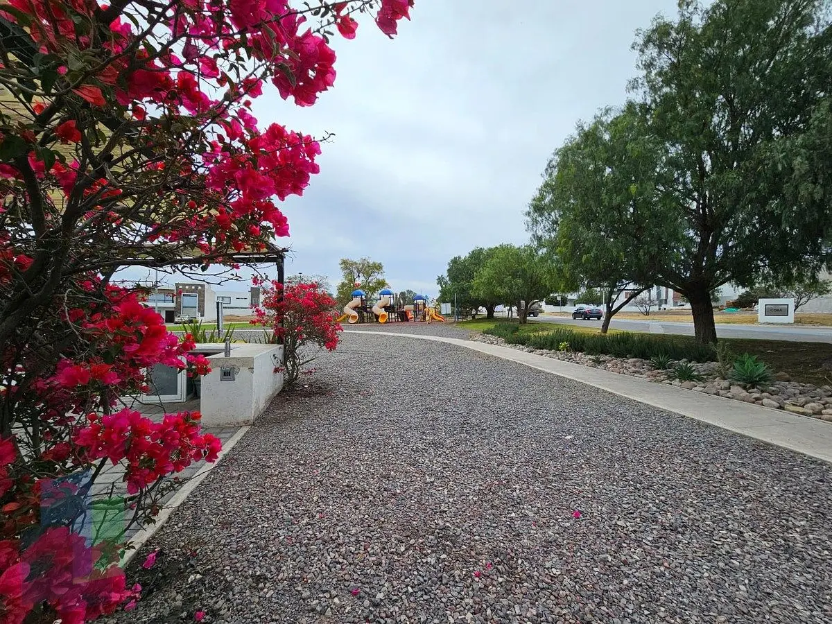 Terreno en venta plano privada zona Grand Juriquilla — foto 2