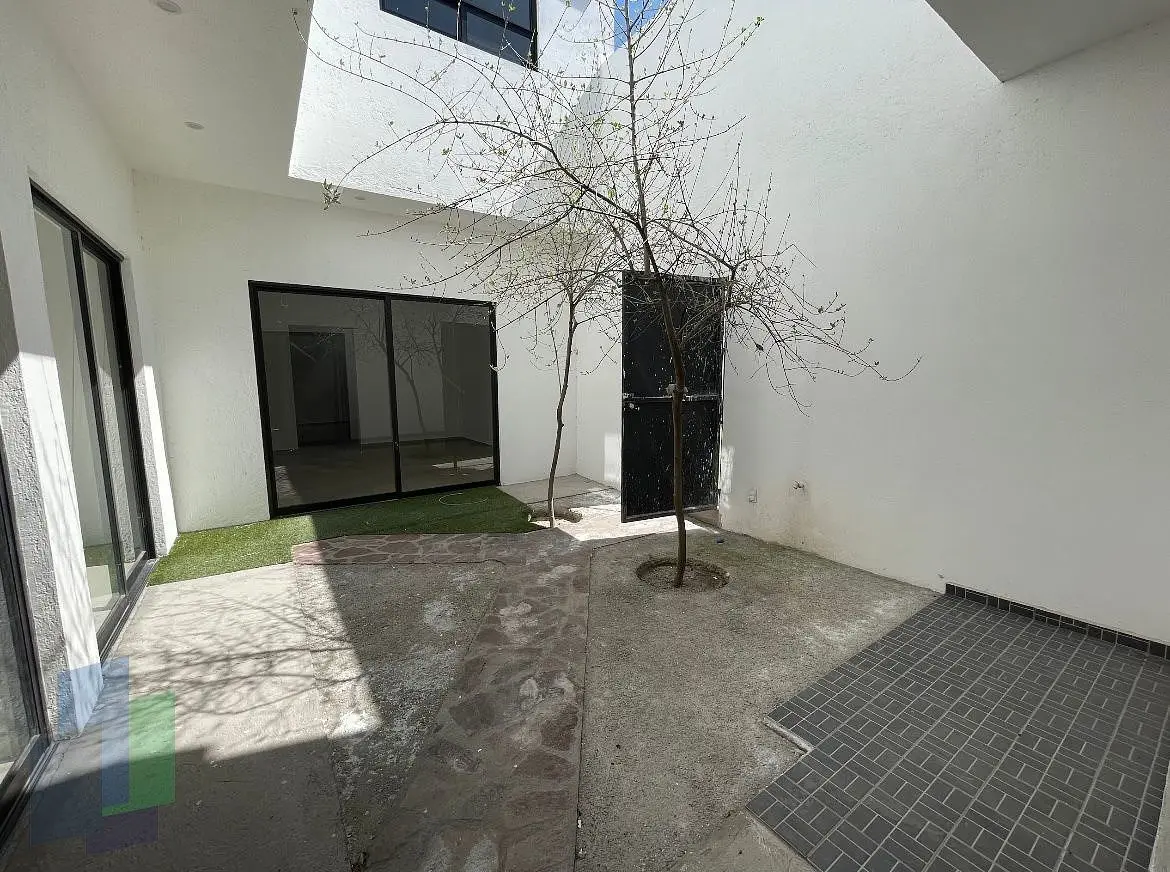 Casa en venta en privada amplios espacios cuarto de servicio — foto 2