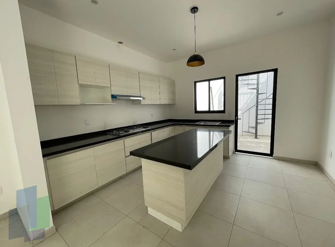 Casa en venta en privada amplios espacios cuarto de servicio — foto 4