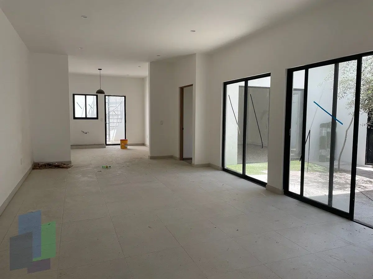 Casa en venta en privada amplios espacios cuarto de servicio — foto 5