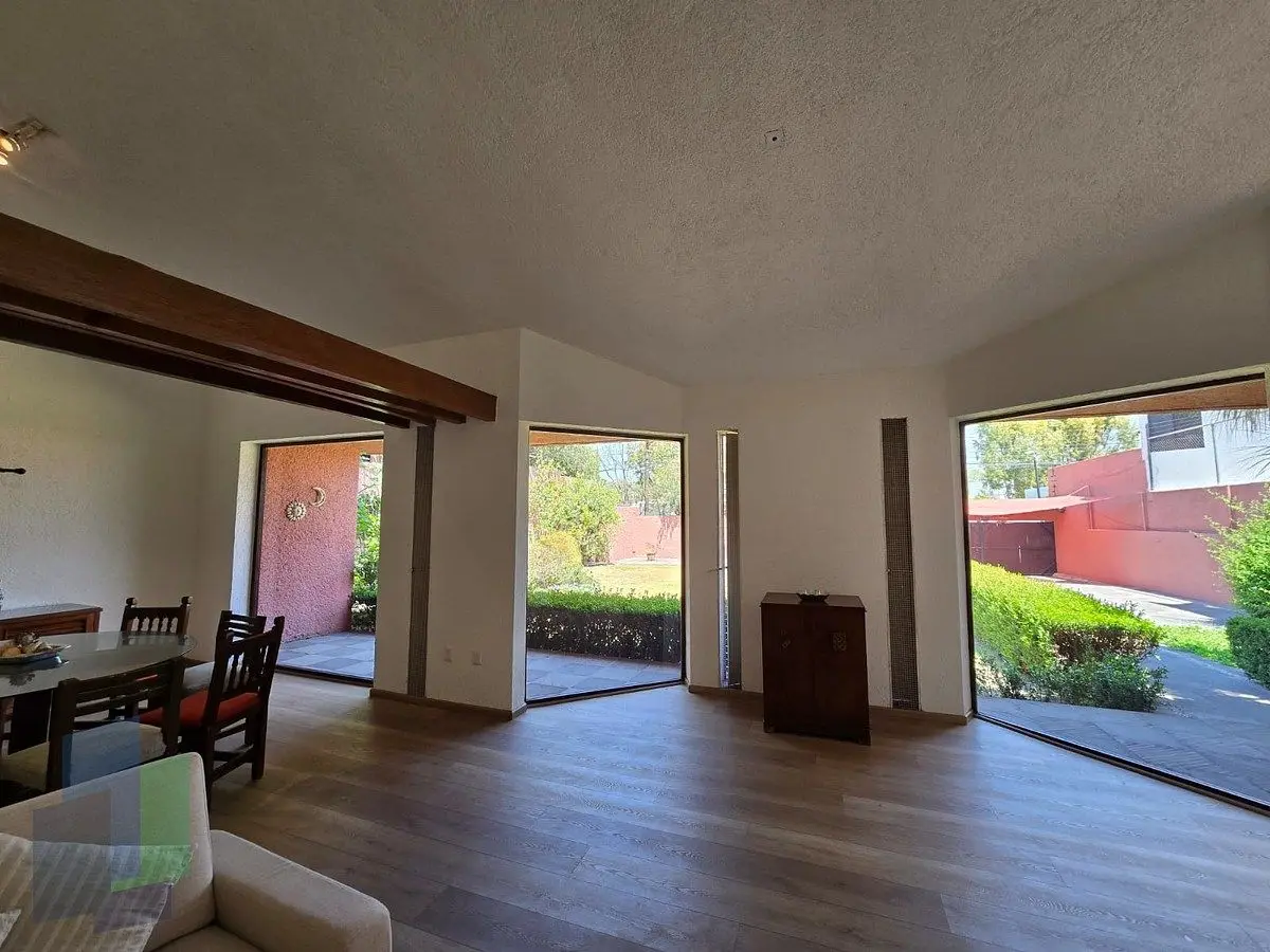 Casa en venta o renta sin muebles con amplio jardín de un nivel. — foto 2