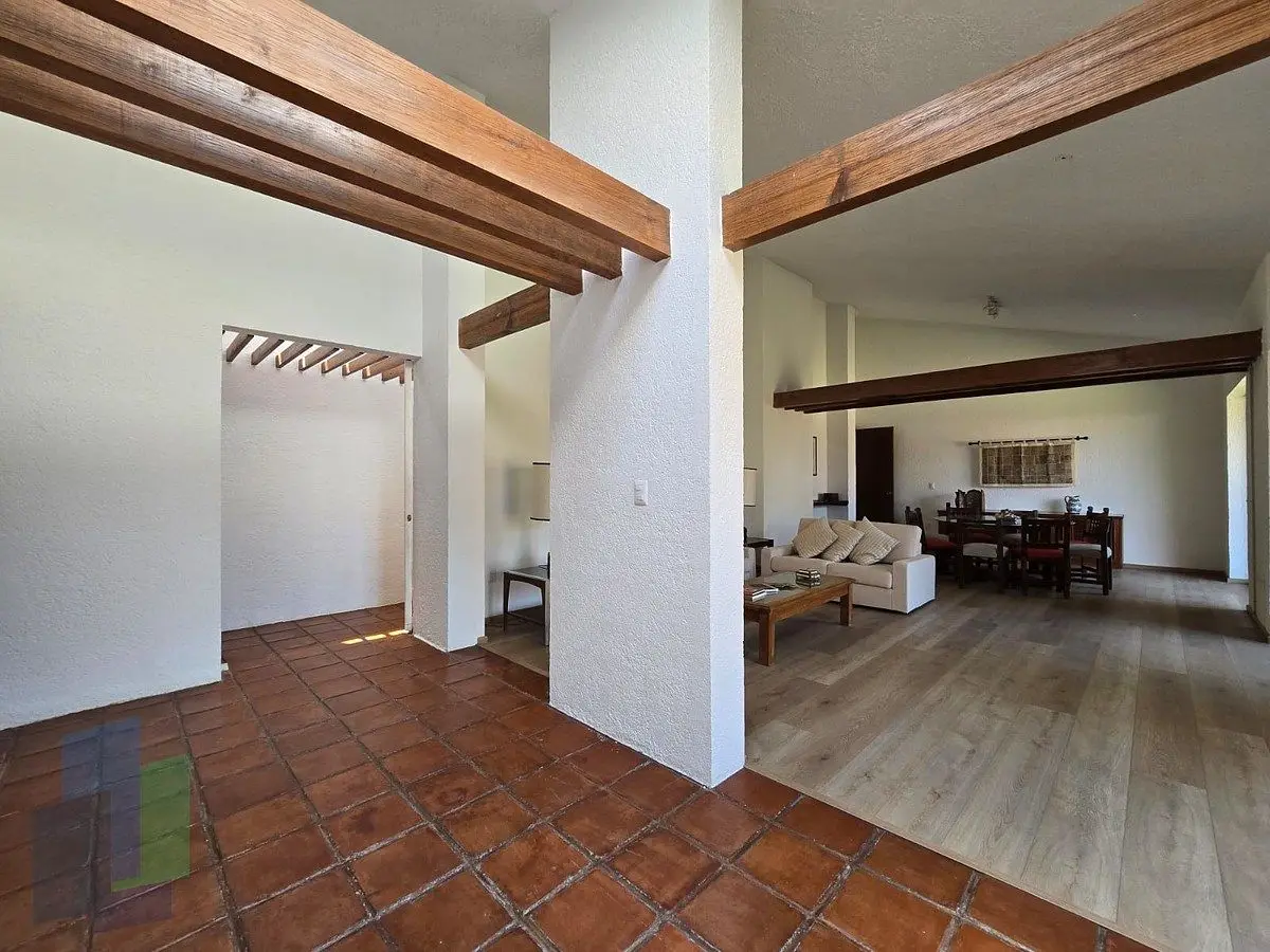 Casa en venta o renta sin muebles con amplio jardín de un nivel. — foto 3