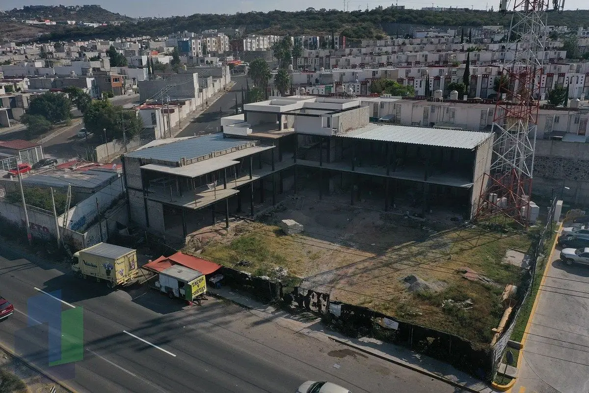 Plaza Comercial en obra negra en venta frente a Altozano — foto 4
