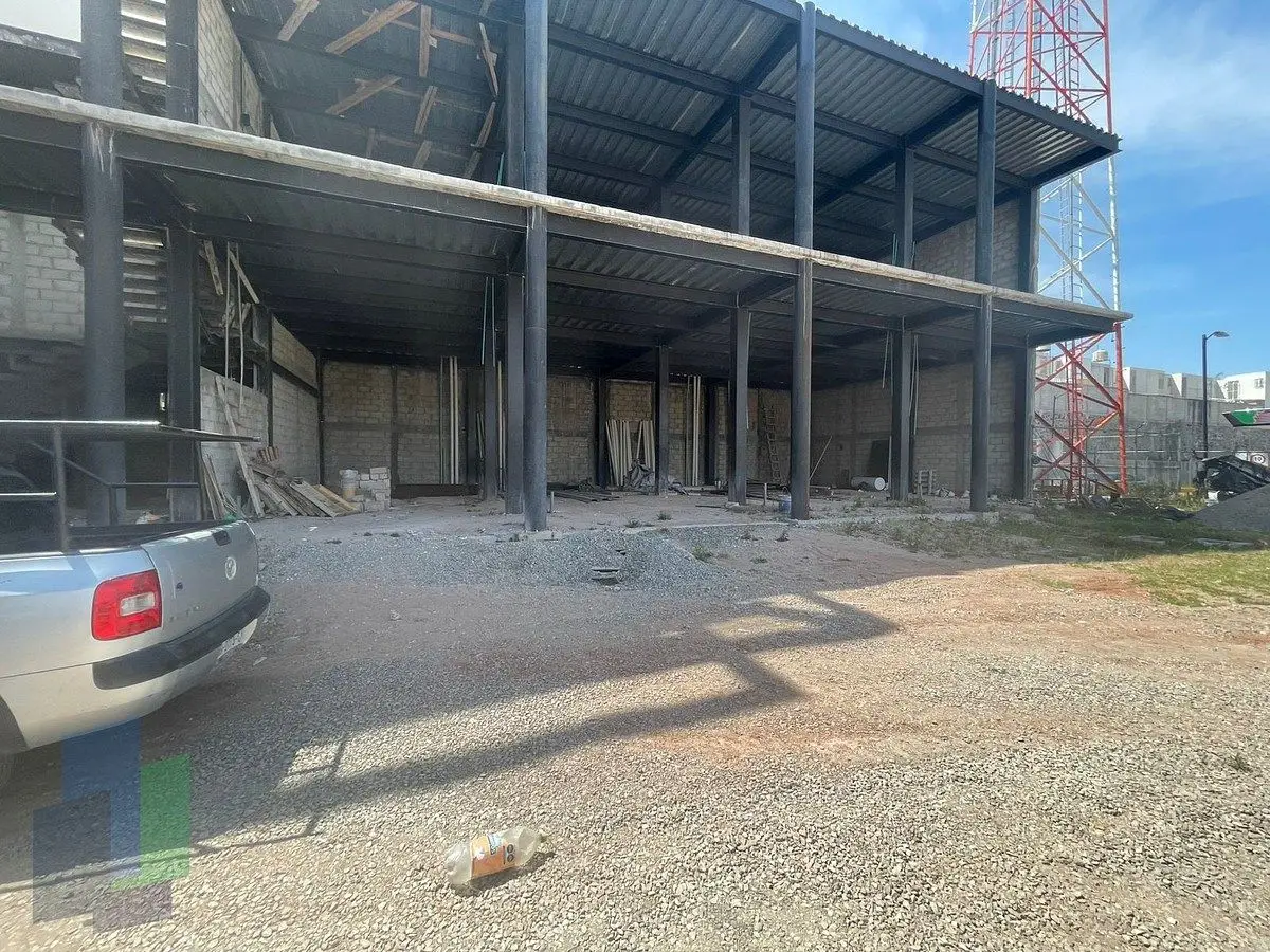 Plaza Comercial en obra negra en venta frente a Altozano — foto 5