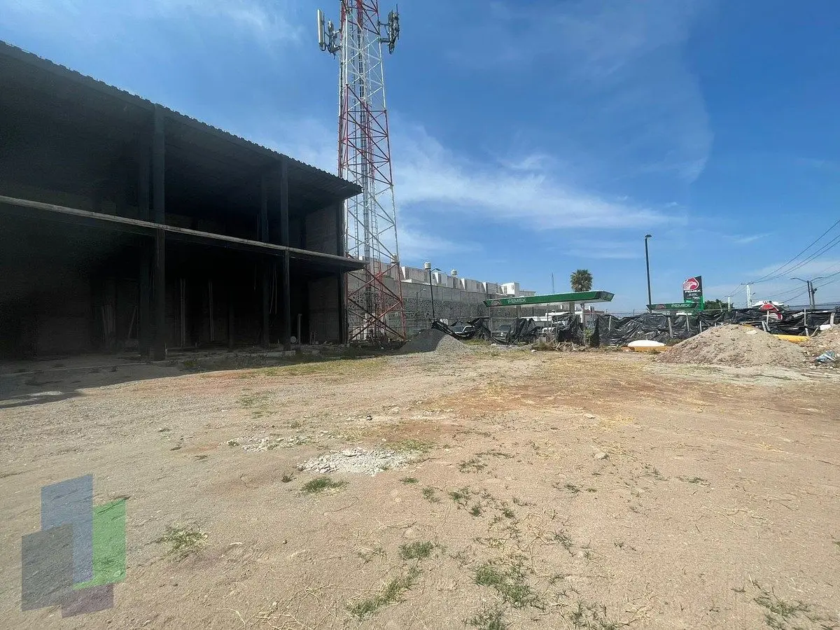 Plaza Comercial en obra negra en venta frente a Altozano — foto 6