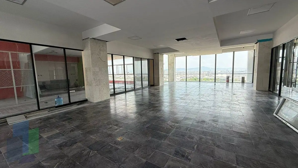 Local comercial en renta en El Refugio sobre Junípero — foto 5