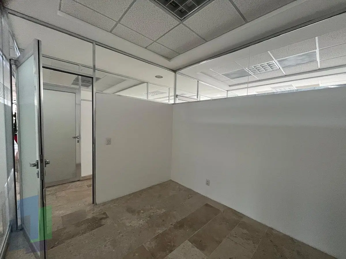 Renta de oficina de 10 m2 en 1er nivel en Corporativo en Juriquilla — foto 3